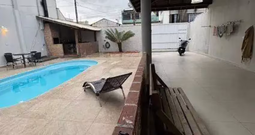 Aluguel anual: casa com piscina no centro de balneário camboriú