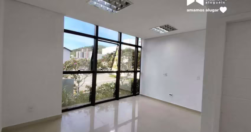 Aluguel anual: sala comercial para área médica no bairro ariribá em balneário camboriu
