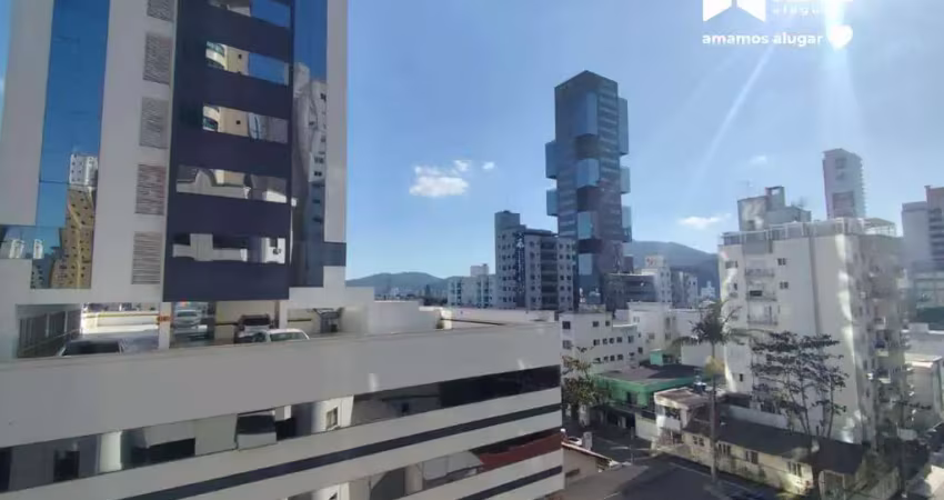 Aluguel anual: apartamento de 3 quartos com sacada no centro de balneário camboriú