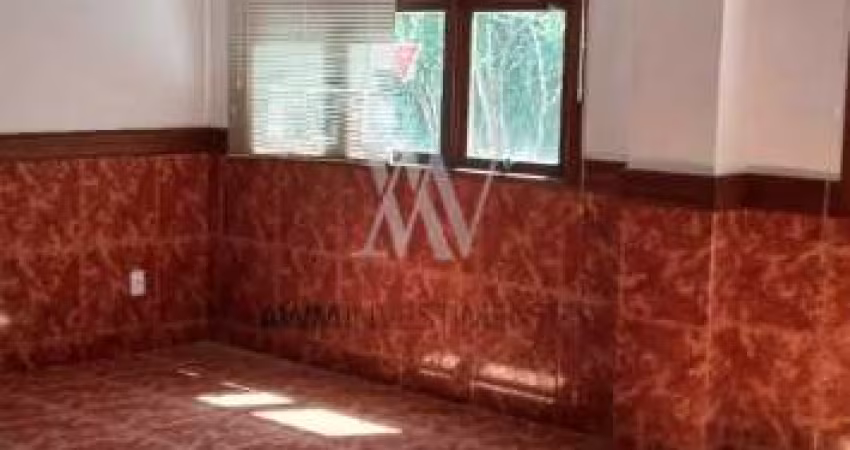 Awm Vende Casa 03 dormitórios no Bairro,  Rio Branco Porto Alegre - CA438