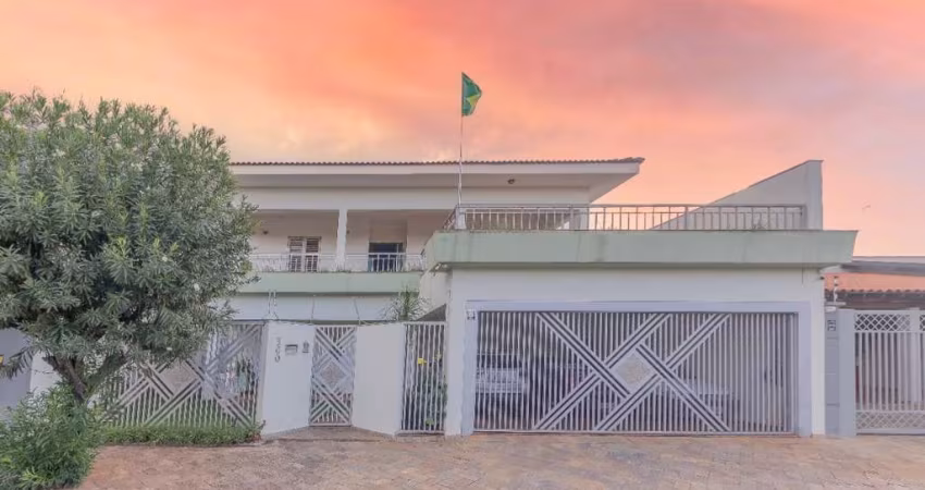 Atraente sobrado para venda com 4 quartos, sendo 2 suítes, 468m²