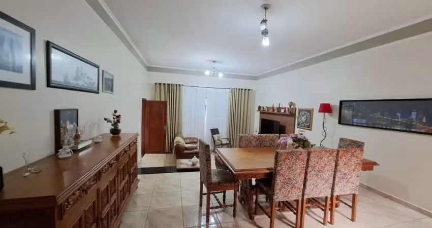 Imperdível casa tipo para venda com 3 quartos, sendo 1 suíte, 211m²