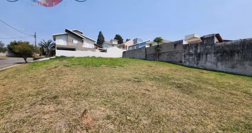Terreno à Venda no condomínio Terras de Genova - lote em declive.
