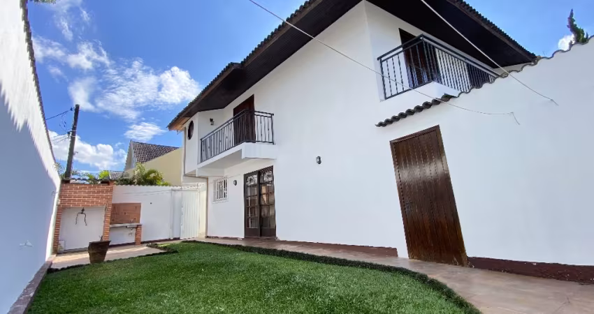 Sobrado de Esquina com Amplo Quintal no Jardim das Américas