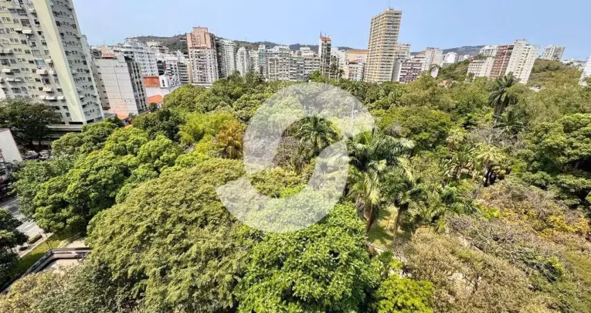 Apartamento 3 quartos e amplo com ótima localização.