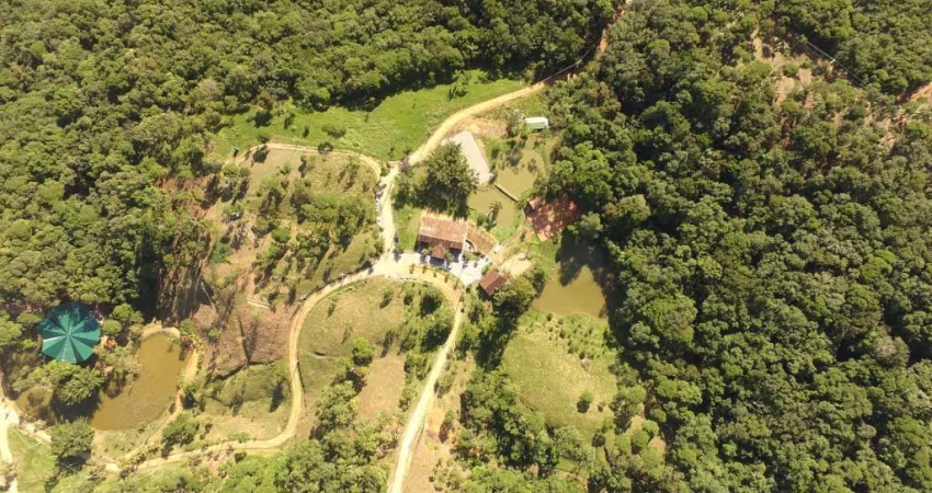 Terreno com 1.048m2 de área útil + 4.000m2 de preservação em Condominio Fechado - Santo Amaro Da Imperatriz/SC