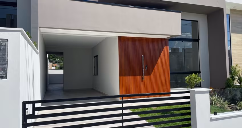 Linda casa em Potecas, 2 dormitórios ( 1 suíte) em Potecas, São José/SC