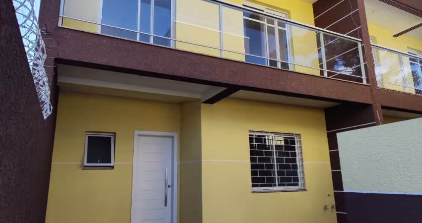 Sobrado novo à venda com 3 quartos, 1 suíte, 104m², no Santa Cândida, Curitiba.
