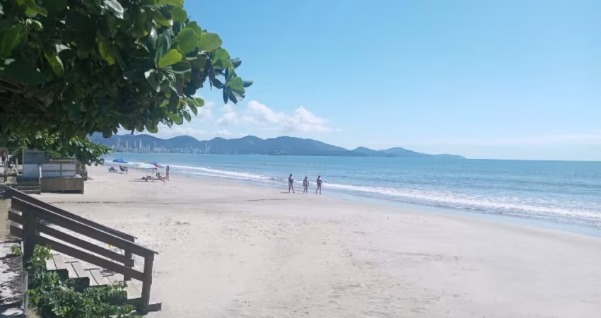 Lindo Apt Pé na areia com suíte e varanda gourmet abaixo do vl de mercado