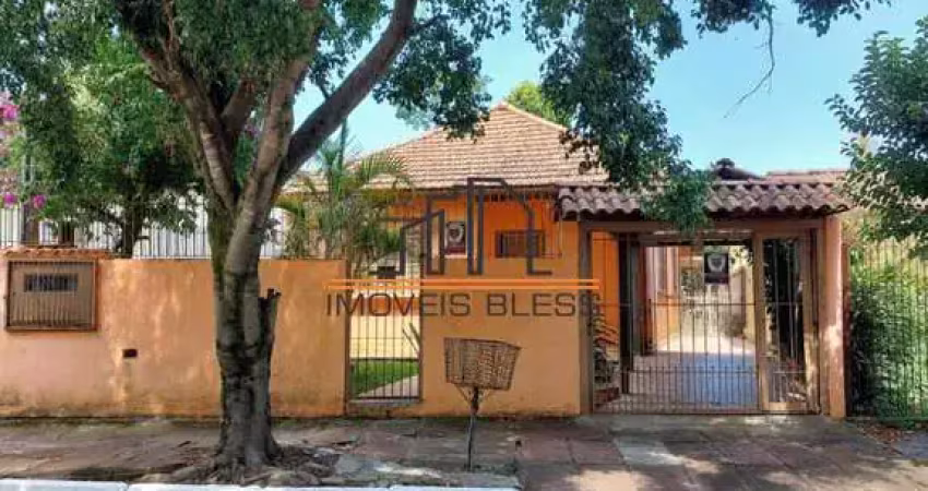 Casa localizada no bairro Nossa  Sra. das Graças/Canoas