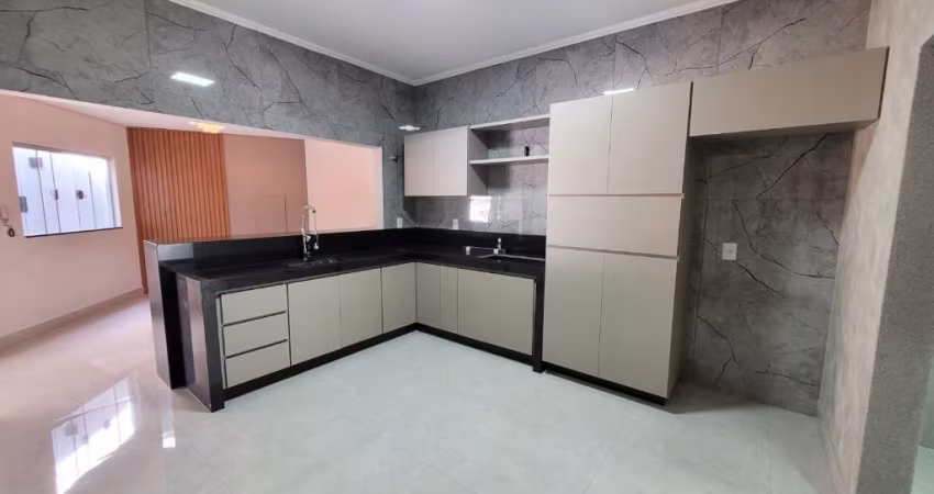 VENDE-SE CASA NO SANTA LÚCIA