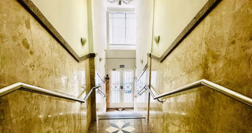VENDE-SE APARTAMENTO NO CENTRO