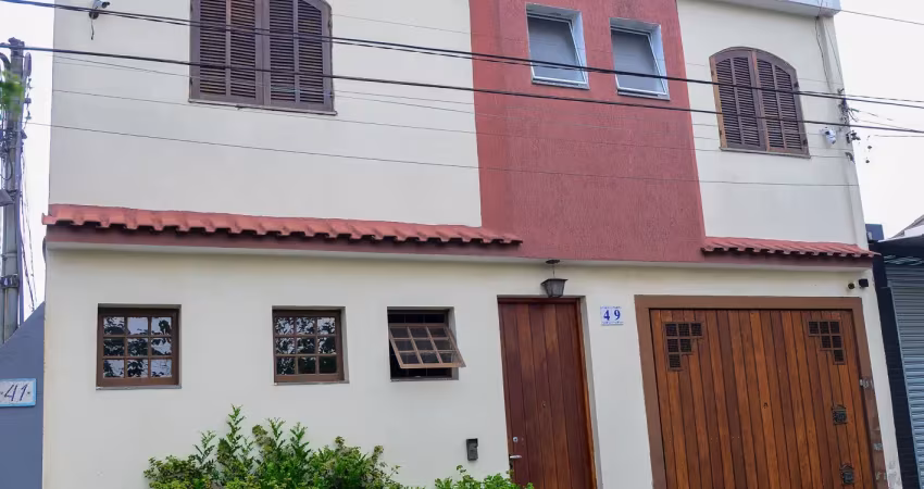 Sobrado com 4 quartos (todos suíte) área gourmet e espaço home ofice.