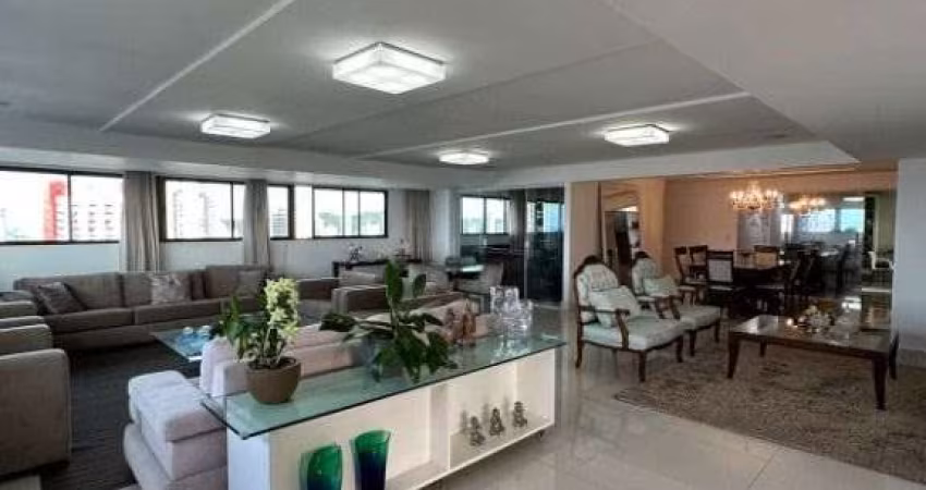 Apartamento com 4 suítes em Petrópolis