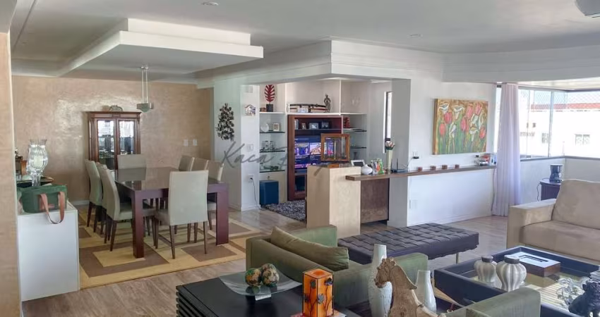 Apartamento 1 por andar com 234m², 3 suítes e 3 vagas