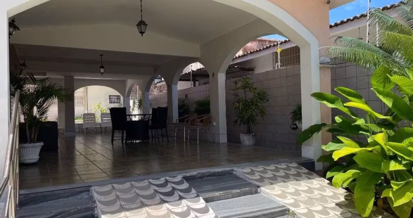 Casa duplex com 5 suítes em Ponta Negra