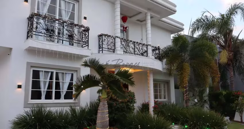 Casa com 4 suítes e 4 vagas cobertas no Bosque dos Poetas