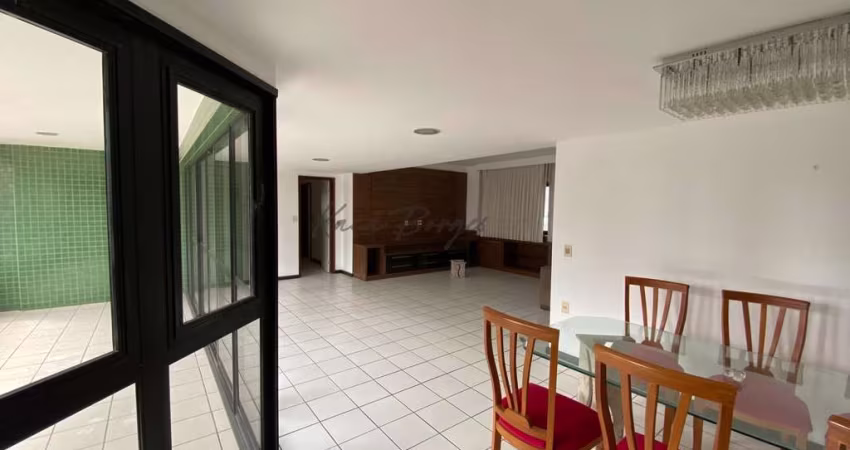 Apartamento em Petrópolis, 3 suítes, 270m² - 1 por andar