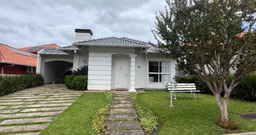 Casa térrea semimobiliada em condomínio fechado