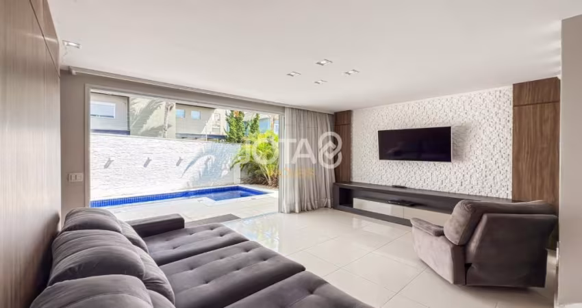 Casa  com 4 suítes e piscina  em Santa Felicidade