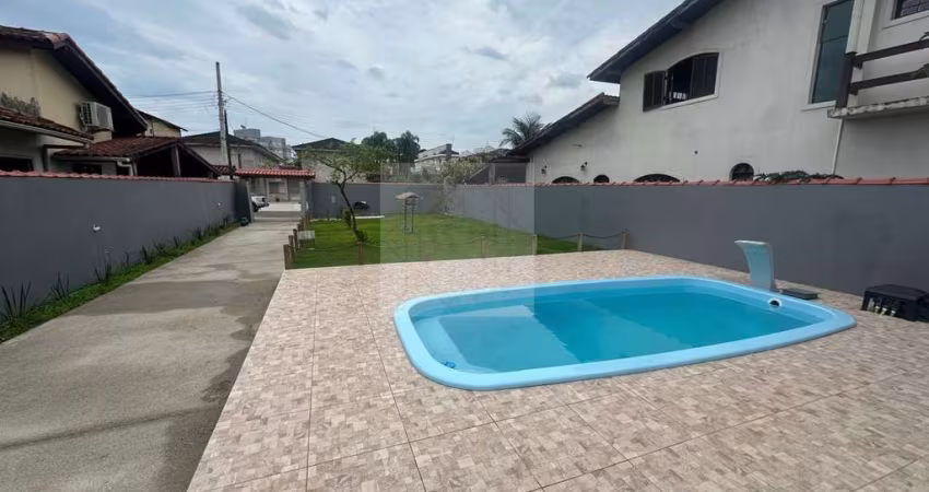 Sobrado para Venda em Bertioga, Maitinga, 2 dormitórios, 2 suítes, 3 banheiros, 10 vagas