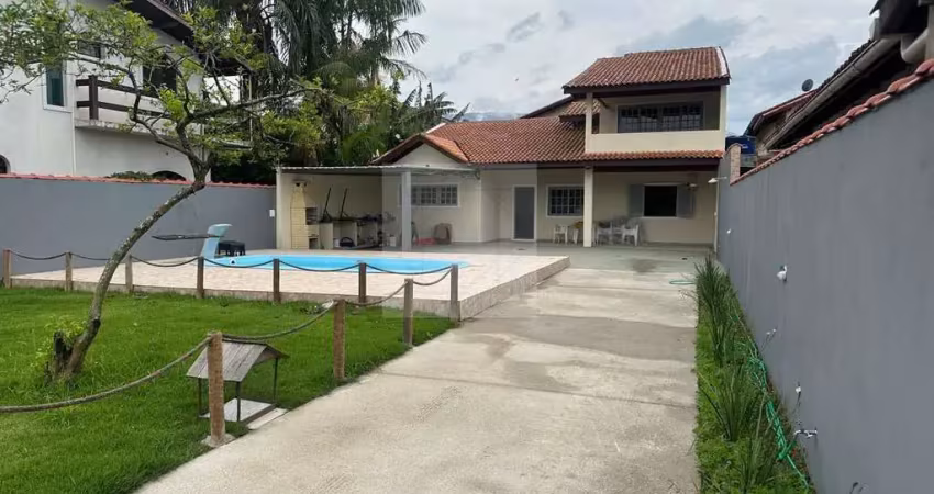 Sobrado para Locação em Bertioga, Maitinga, 2 dormitórios, 2 suítes, 3 banheiros, 10 vagas