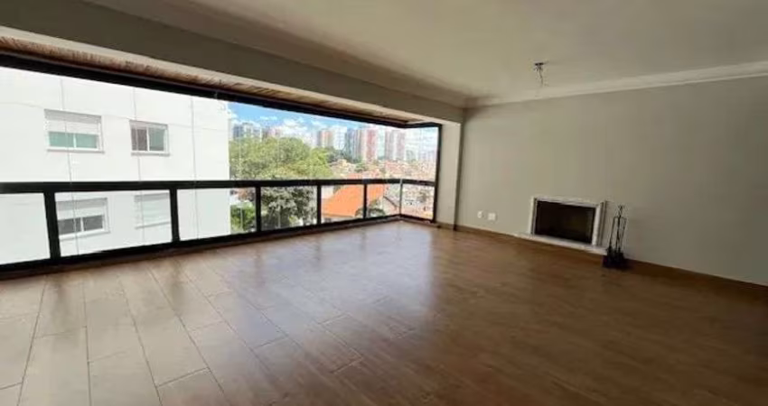 Apartamento Reformado para venda possui 181 metros quadrados com 4 suites