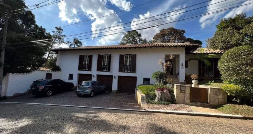Casa para venda tem 550 metros quadrados com 7 quartos em Chácara Flora - São Paulo - SP