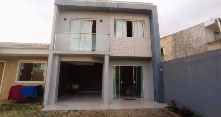 Sobrado em condomínio, com apenas 2 unidades, no Xaxim