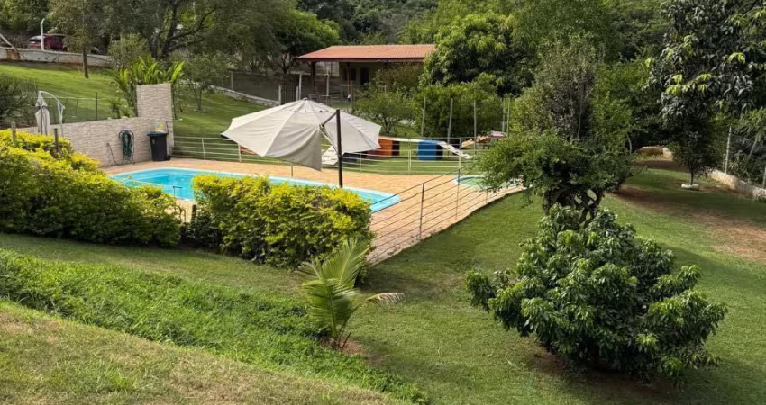 Refúgio de luxo em condomínio fechado