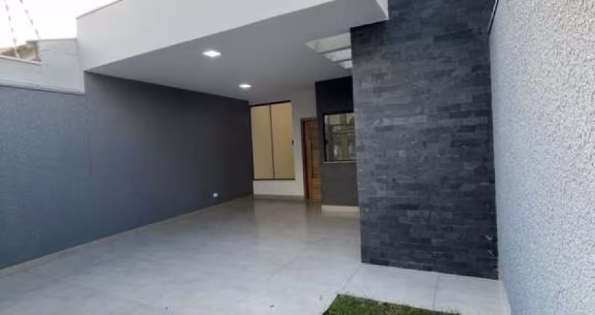 Vende-se Bela Casa Moderna no Jardim Monte Rei em Maringá
