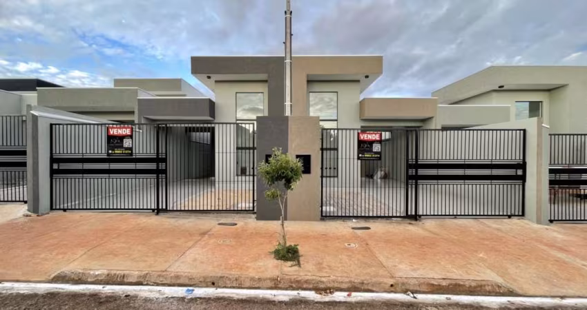 Vende-se Linda Casa Com Corredor Lateral em Sarandi