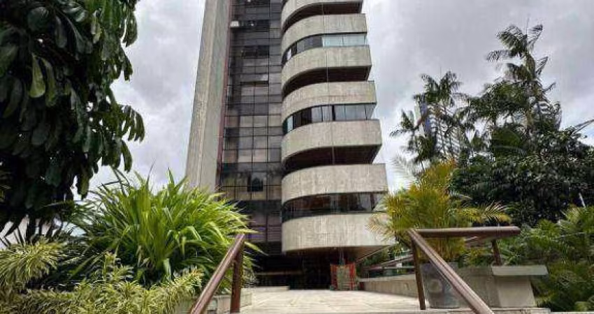 4 suítes, 3 vagas, 1 apartamento por andar, Casa Forte