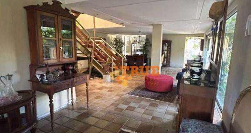 Casa em três lotes, com duas frentes