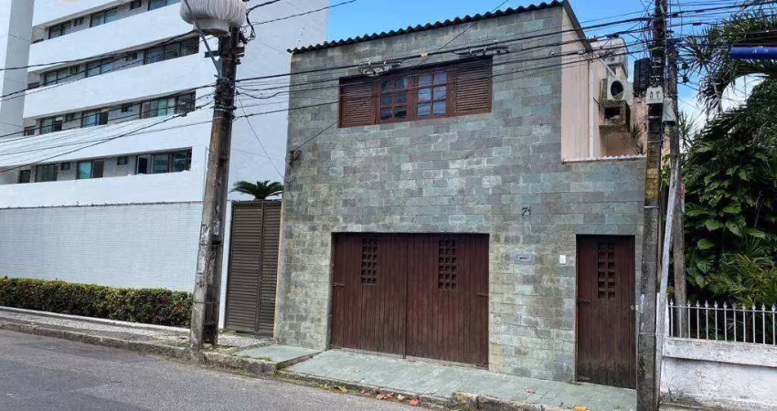 Casa há 70 m da Praça de Casa Forte