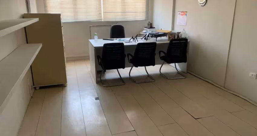 Sala com copa e WC