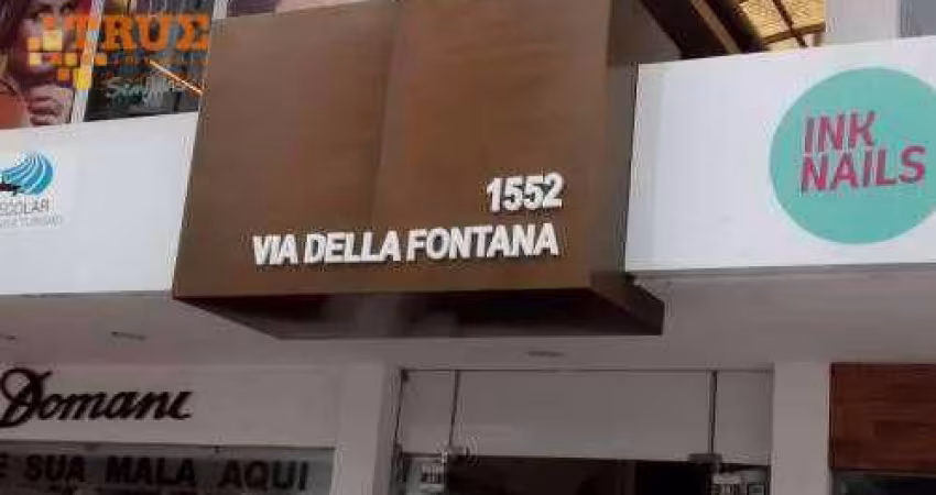 Excelente sala com mezanino amplo. na galeria Via Del Fiore