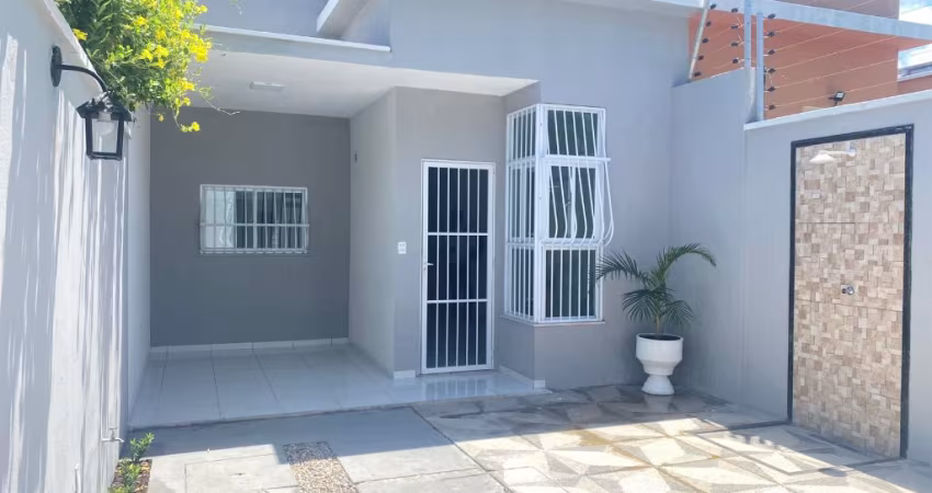 Casa à Venda com 2 quartos, 2 banheiros, 2 vagas e 67m² por R$ 220.000