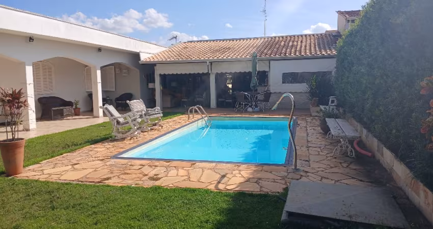 Linda casabcom piscina no Planalto verde em Mogi Guaçu  SP
