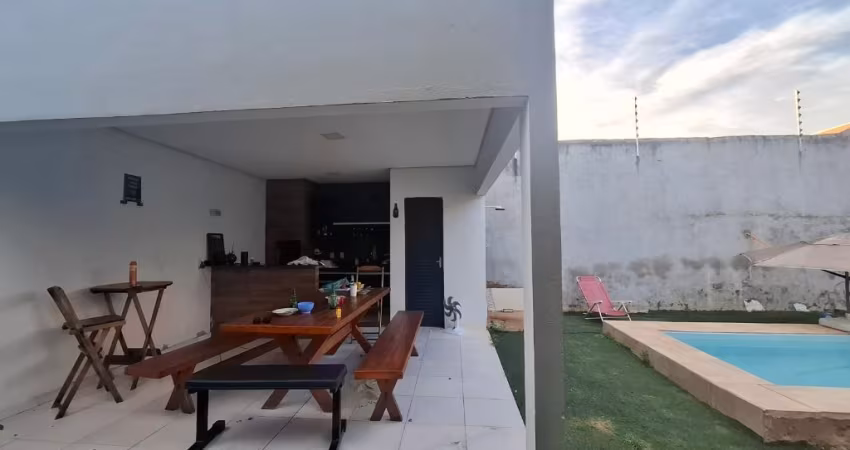 Casa com Piscina próximo ao Centro Político
