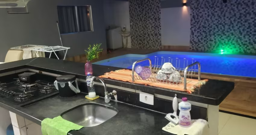 Linda casa com piscina e 2 suítes em VG