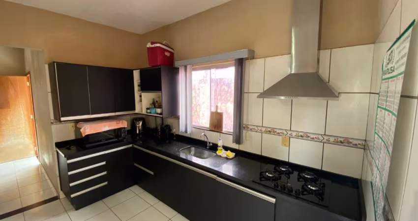 Linda casa com excelente localização no Chapéu do Sol