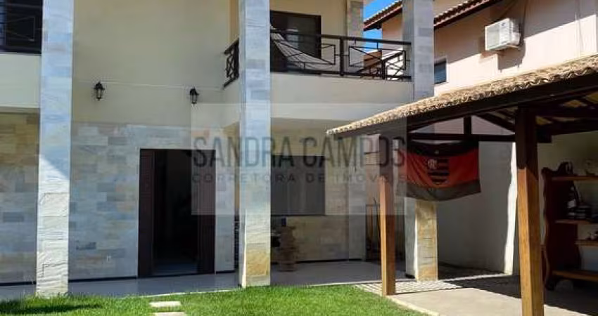 Casa com piscina e área gourmet em condomínio clube!