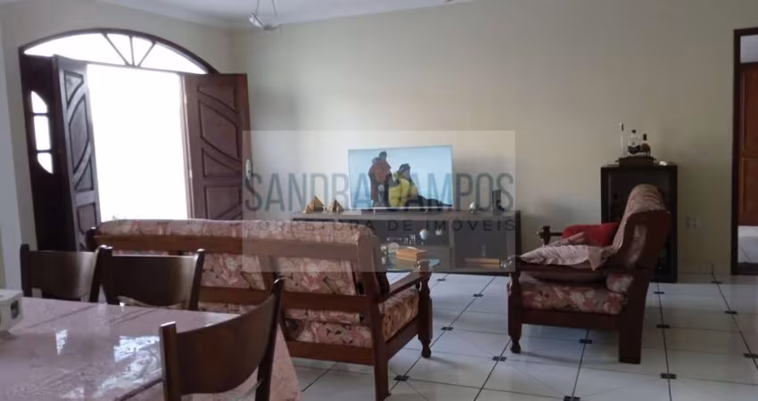 Casa Ampla e Confortável com quintal perto do Centro de Lauro de Freitas!
