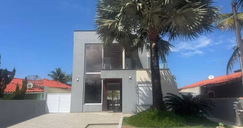 Casa em Condomínio de Luxo com 6 Quartos e 5 Suítes na Morada da Praia, Bertioga-SP: 177m², 3 Salas e 4 Vagas de Garagem