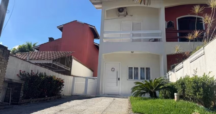 CASA A VENDA EM MORADA DA PRAIA - BERTIOGA/SP  IMÓVEL A VENDA: 3 SUÍTES, 2 SALAS, 190m²  AGENDE SUA VISITA!