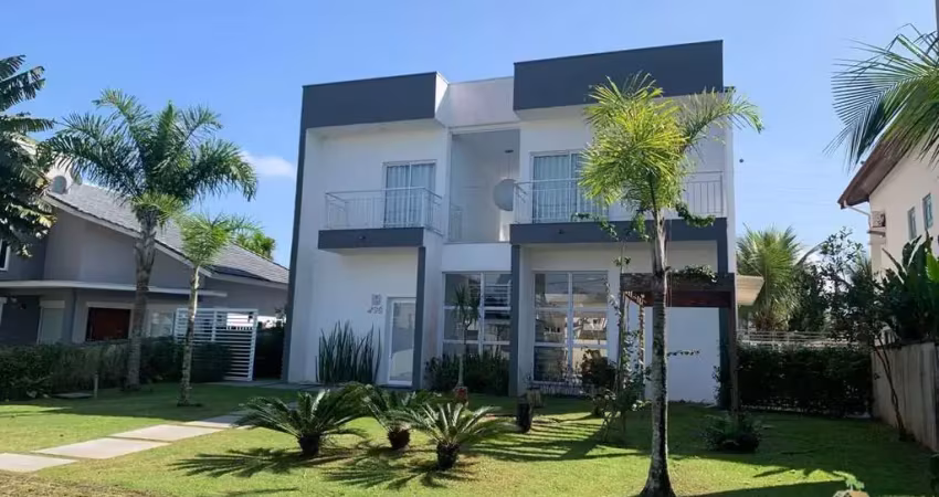Casa de Alto Padrão em Condomínio Morada da Praia - Bertioga/SP: 6 quartos, 6 suítes, 4 salas, 2 banheiros, 5 vagas, 214m².