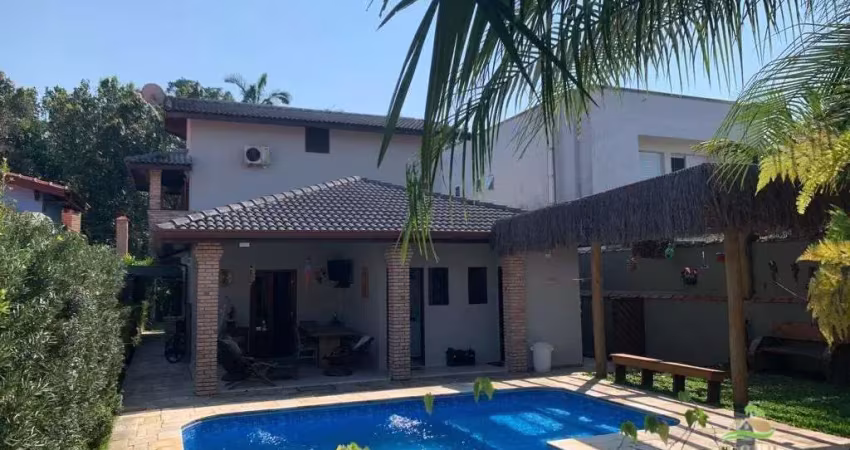 Sobrado à venda, Morada da Praia, Bertioga - SP: 3 quartos, 2 suítes, área gourmet e piscina!