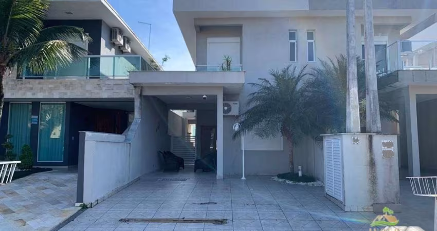 Casa em Condomínio com 3 Suítes e Piscina - Morada da Praia, Bertioga/SP