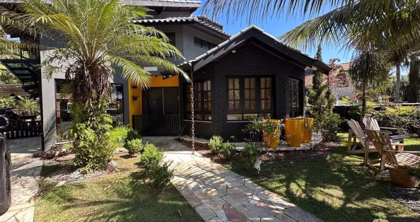 Casa em Condomínio na Morada da Praia, Bertioga-SP  4 Quartos, 1 Suíte, Piscina e Área Gourmet  Venha Conferir!